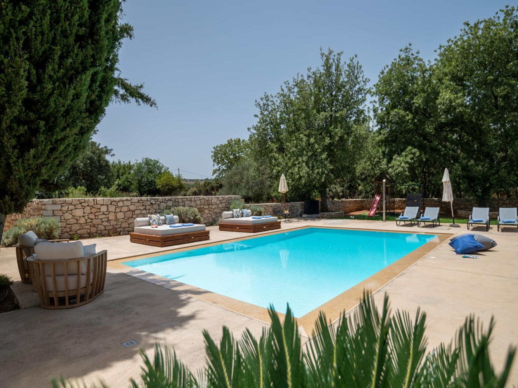 Villa Ellie - Heated Pool, Playground, Garden & Bbq! Vederoi 외부 사진
