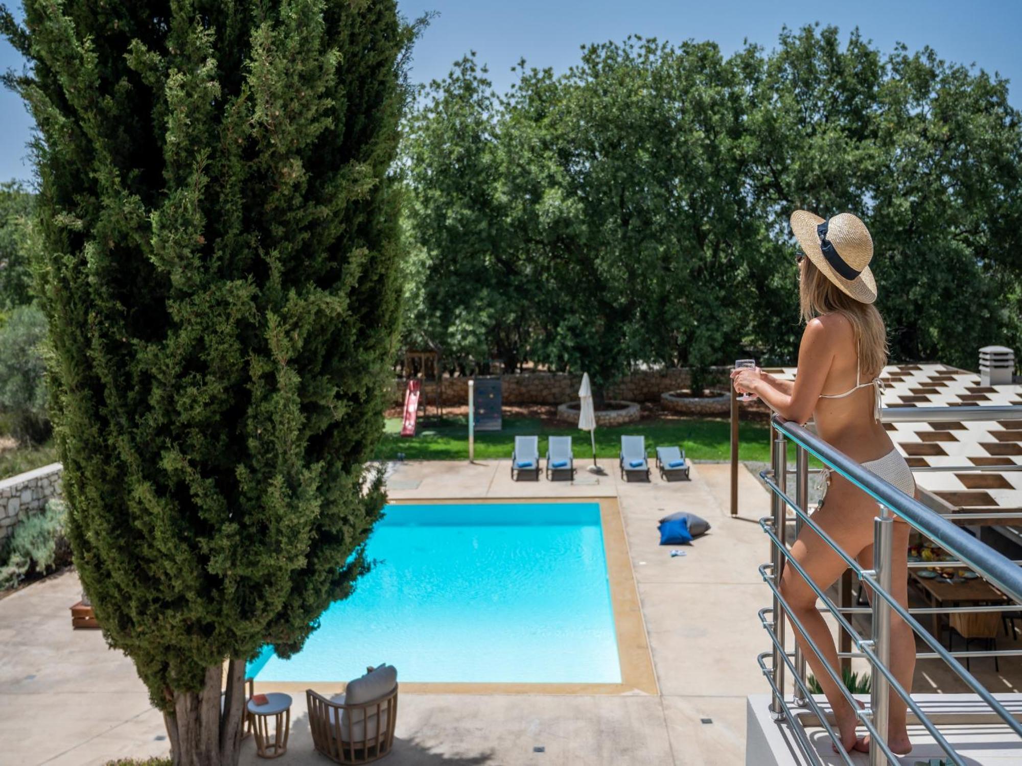 Villa Ellie - Heated Pool, Playground, Garden & Bbq! Vederoi 외부 사진