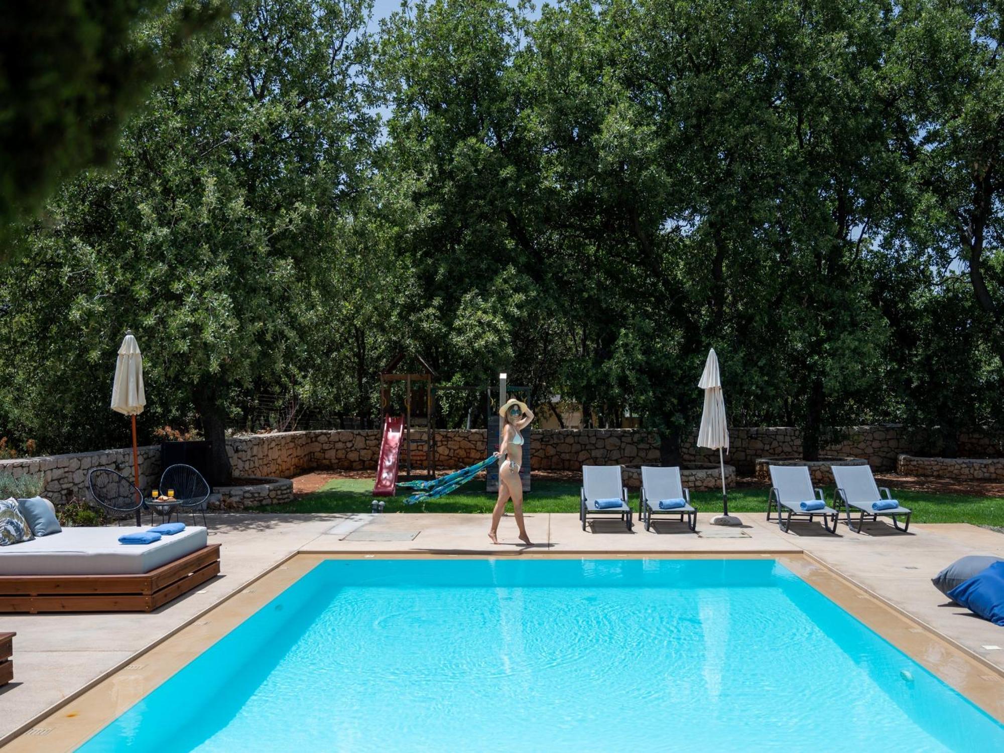 Villa Ellie - Heated Pool, Playground, Garden & Bbq! Vederoi 외부 사진