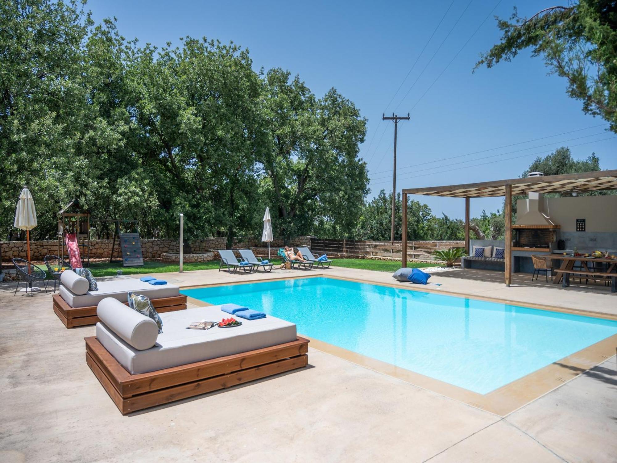 Villa Ellie - Heated Pool, Playground, Garden & Bbq! Vederoi 외부 사진